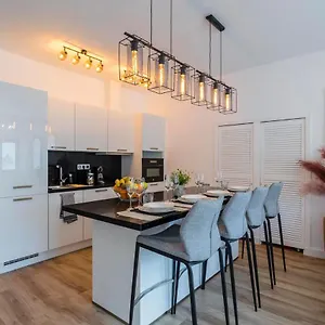 puerto-banus-second-line-luxury-apartement.es-andalucia.com/
